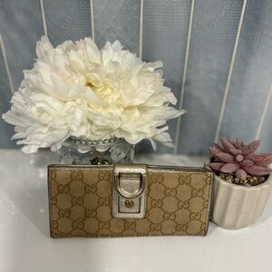 Gucci Wallet (Gold and Beige)